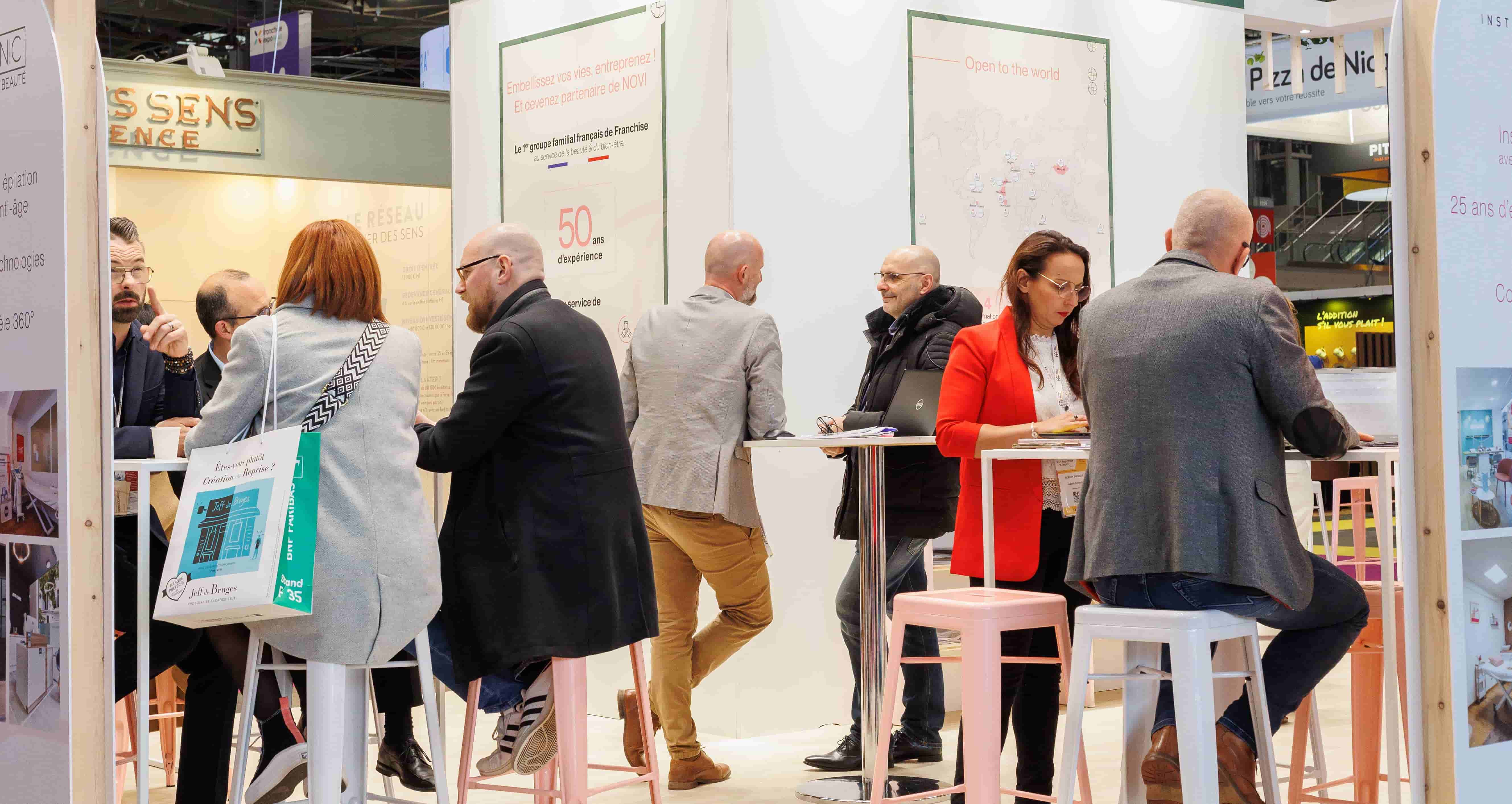 Visiteurs sur stand