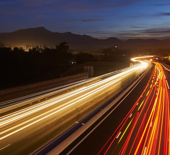 autoroute nuit voitures