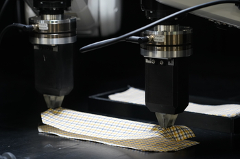 Passive actuator-less (PAL) gripper for fabric picking
