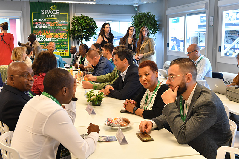 Carrefour mondial d'affaires