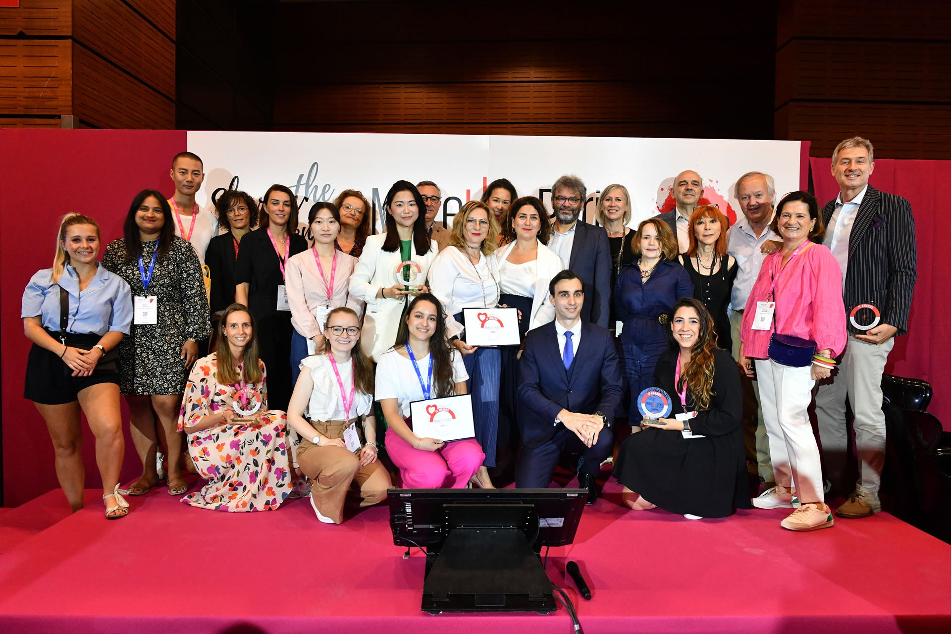 Winners-IT-Awards-with-Jury-members.jpg