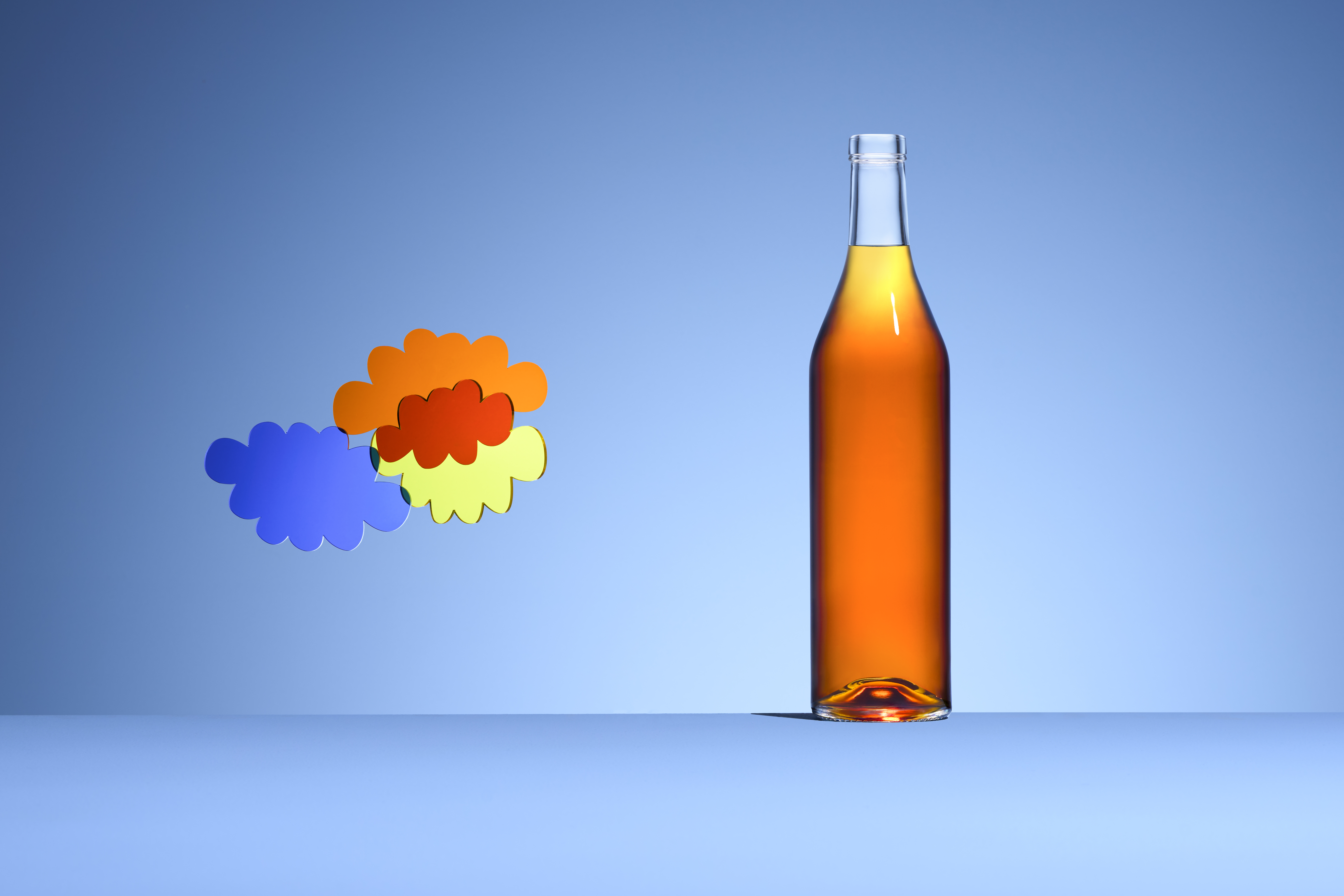 bouteille en verre avec du cognac