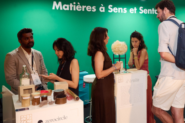 packaging écoresponsable d'une bouteille de parfum