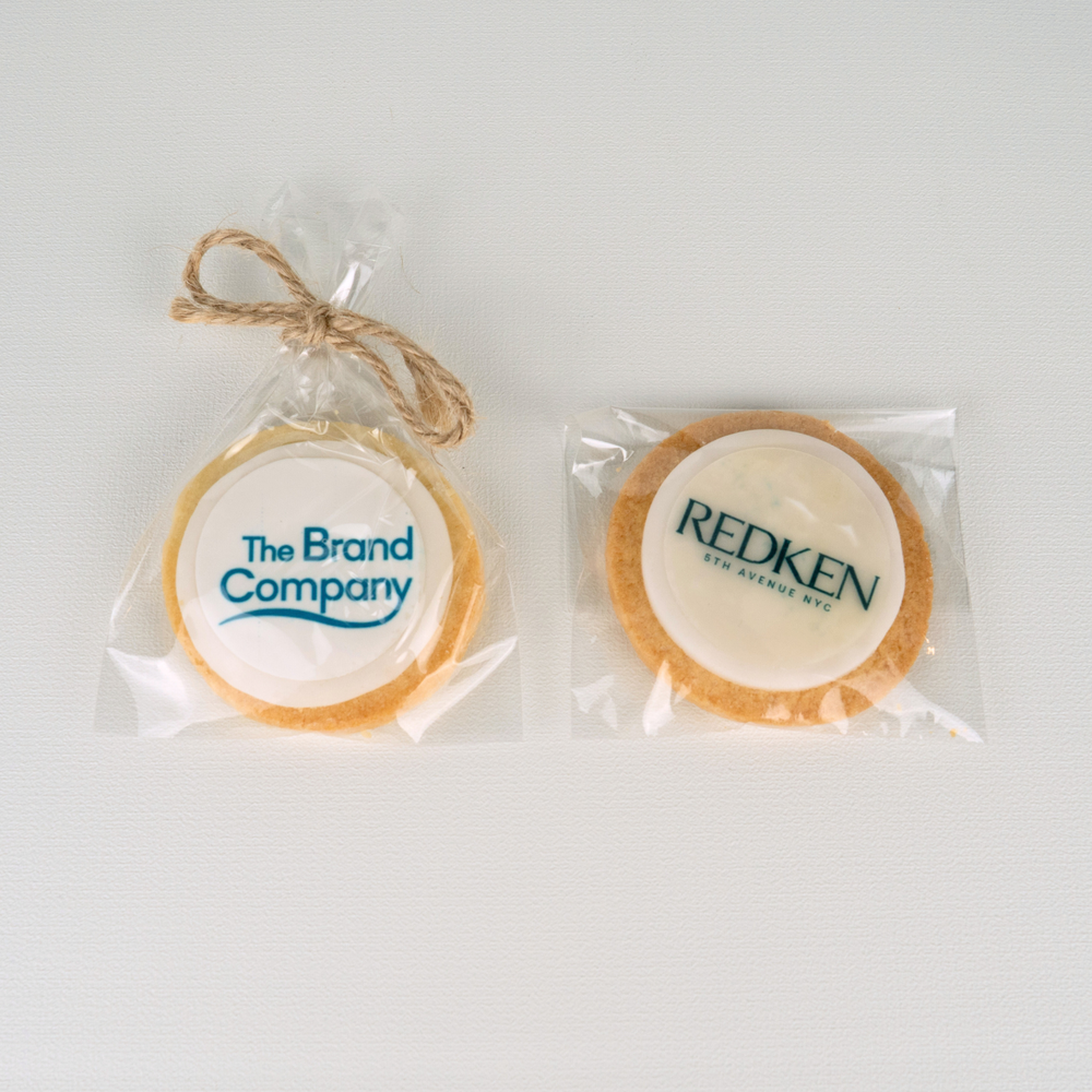 Biscuit De-Luxe 5-6 cm. Personnalisé avec du papier sucre. Emballé individuellment