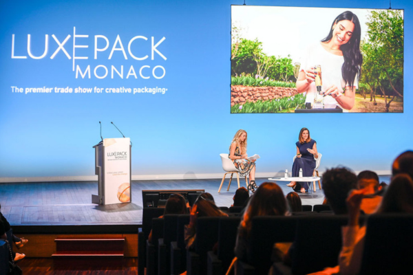 Des intervenants speakers lors d'une conférence du salon