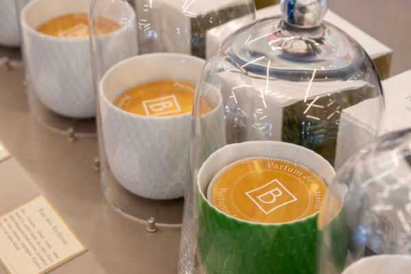 le produit home fragrance Culbuto de dyptique avec ses accessoires bougie et senteurs maison