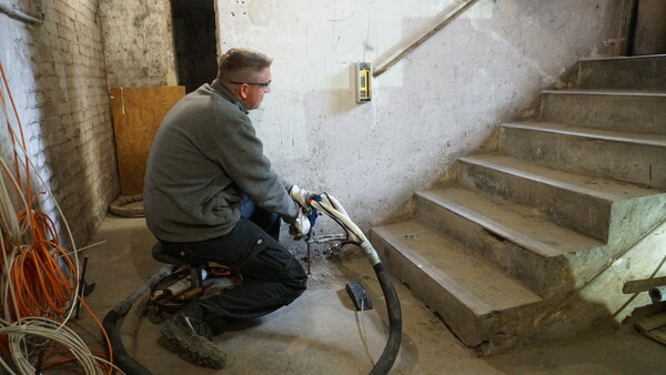 Injektion von Expansionsharzen zur Fundamentertüchtigung