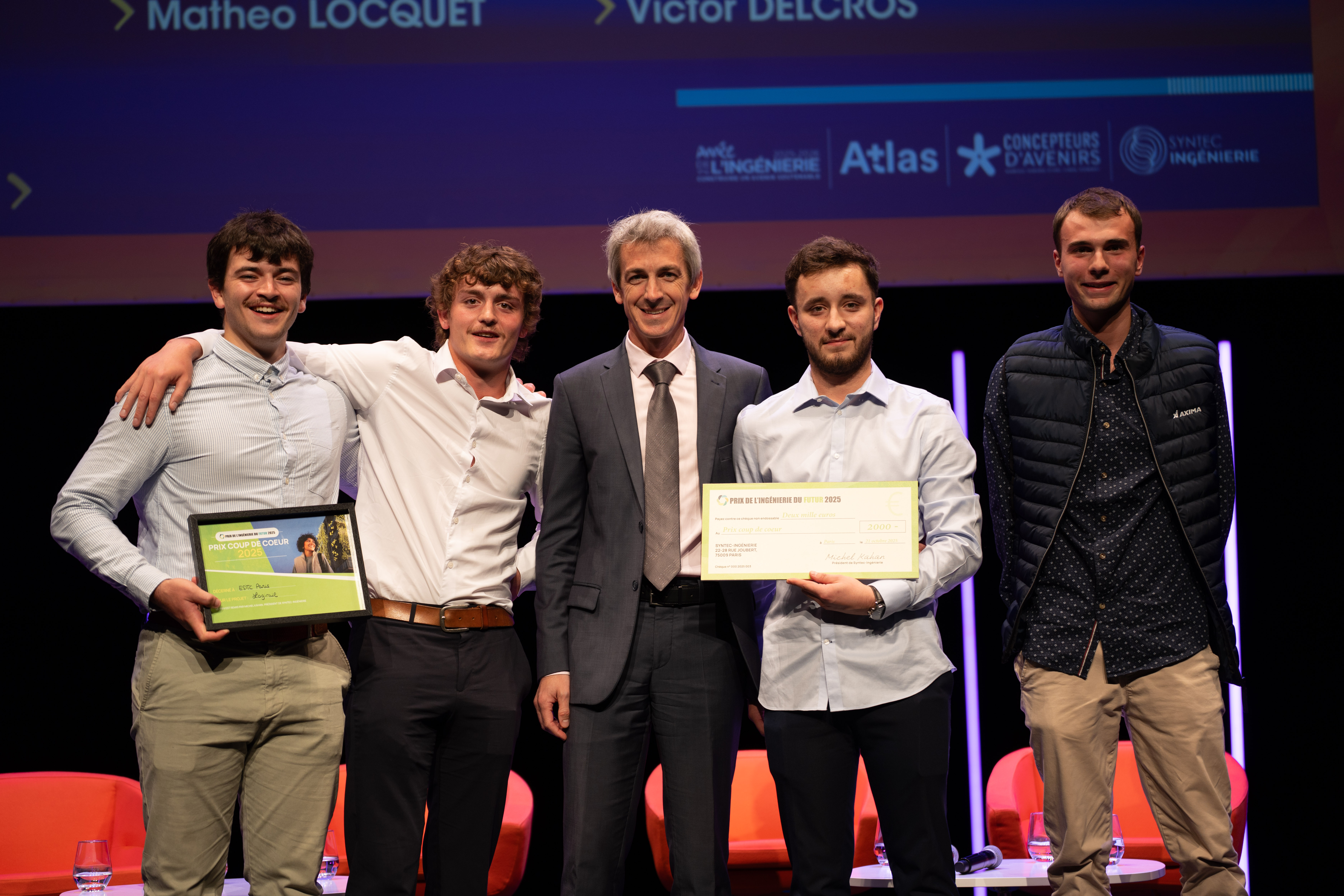 Le Prix Coup de Cœur est remis à l’ESITC pour son projet Logirail