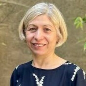 Dr Ana McMillin