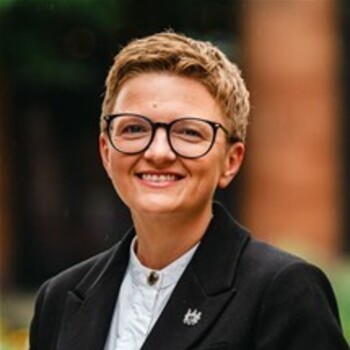 Cllr Bev Craig Obe