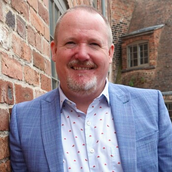Dr Justin Ives