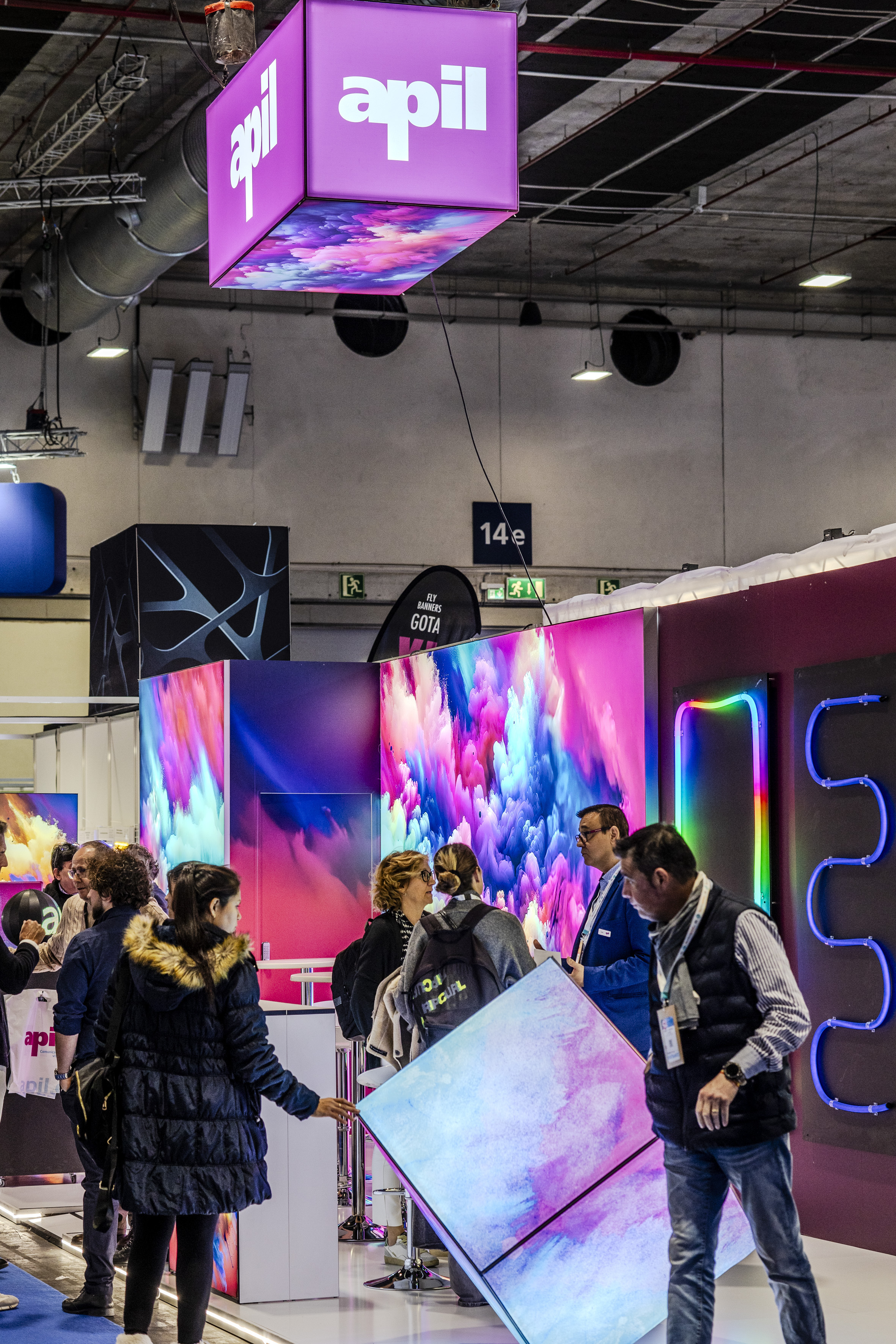 APIL transforms signage and illuminated signs at C!Print Madrid 2026