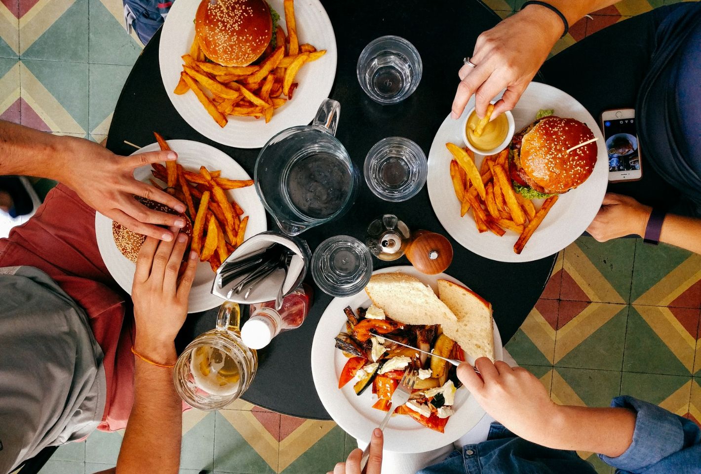 Se lancer en franchise dans le secteur de la restauration : les clés d’une réussite durable 