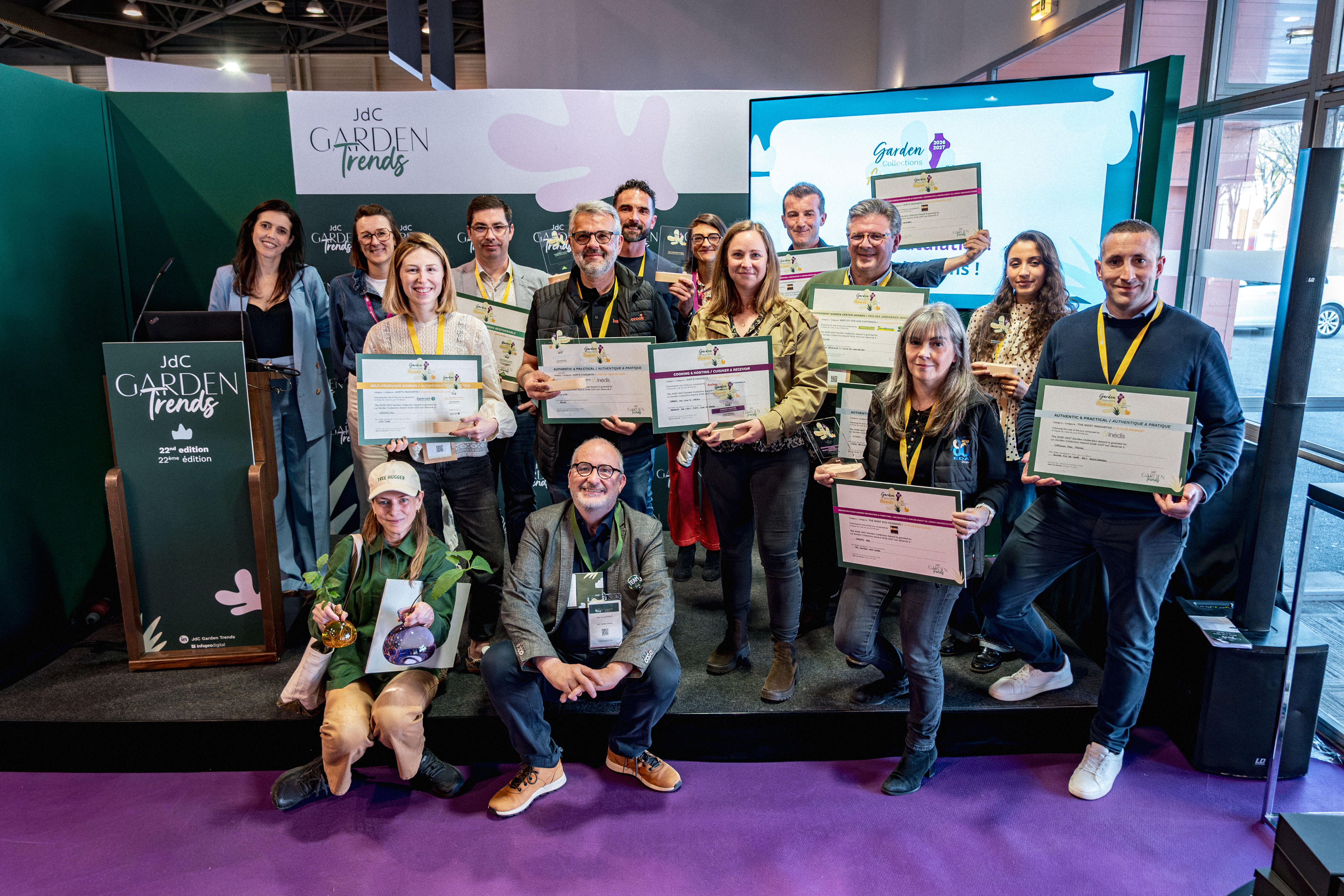 Les lauréats des prix des collections jardin avec leur trophée