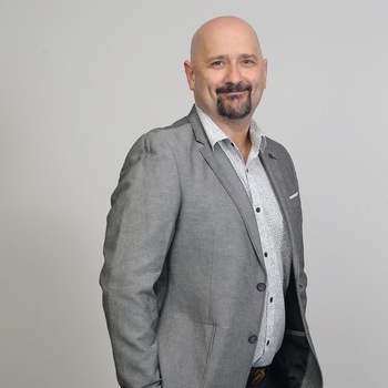 Mike STAVROU