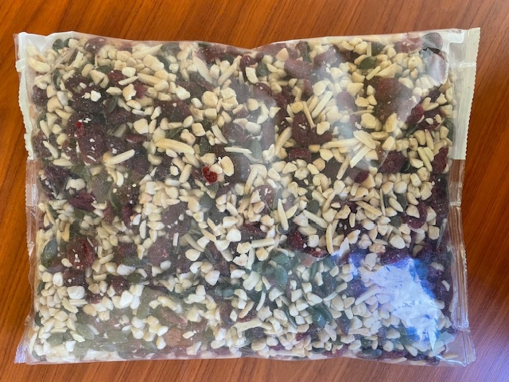 Mélange de fruits secs, de fruits déshydratés sucrés et de graines en sachet 1 kg