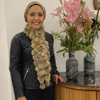 Dr.yomna Salem