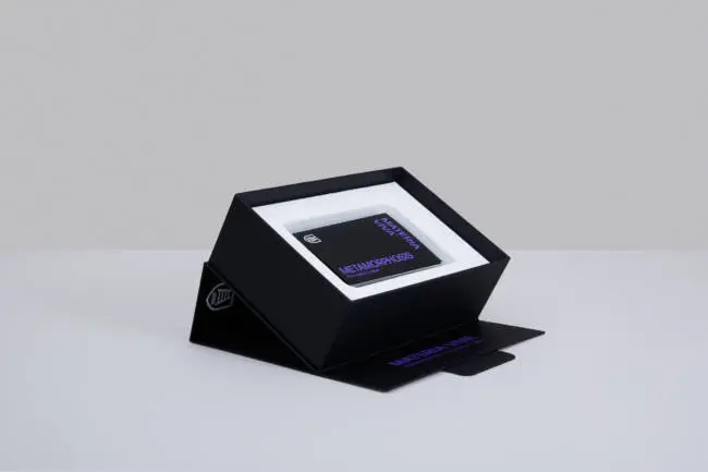 Materia viva – Metamorphosis, the plastic to paper collection from Fedrigoni