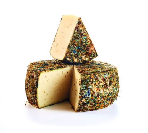 244290 - Tomme fermière aux fleurs au lait cru affinée 60 jours 31% MG 470 g env. L'Affineur du Chef