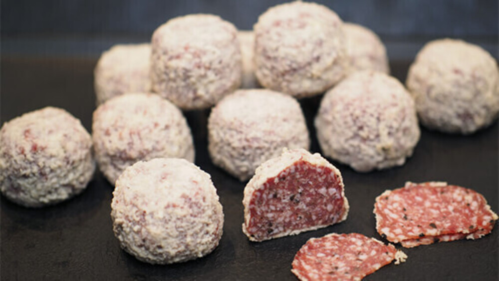 243228 - Salami aux truffes d'été 3% enrobé de parmigiano reggiano 24 mois AOP 11%
