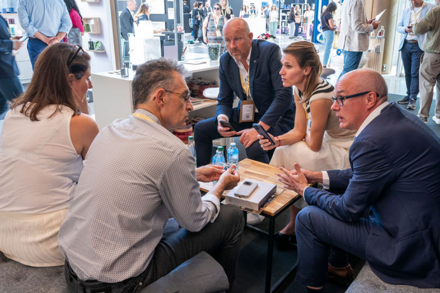 rendez-vous entre visiteurs et exposants