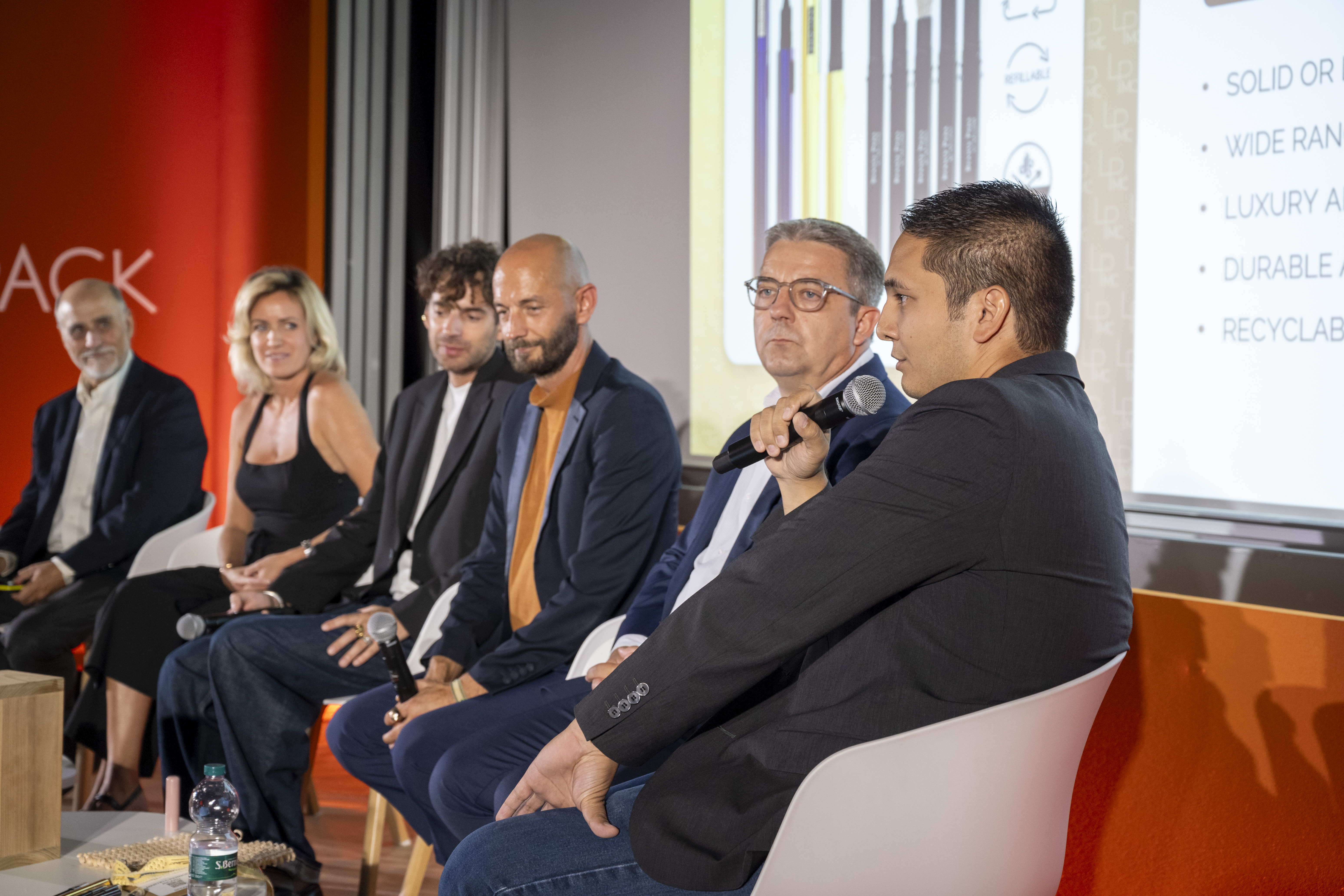 Mark Bureau qui parle lors de Innovation Unpacked LUXE PACK Monaco
