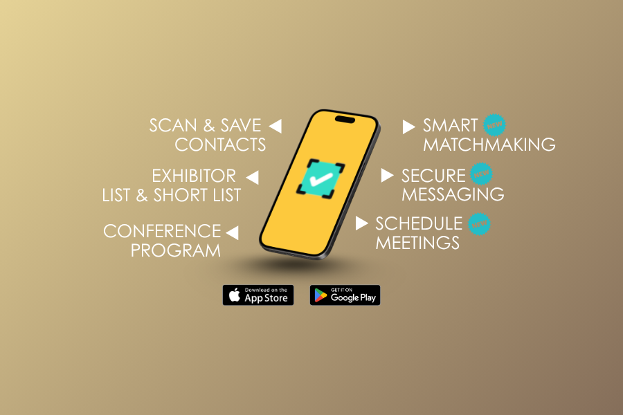 Un visiteur qui scanne le QR code Keeptrack d'un exposant