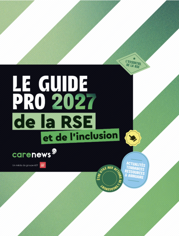 Des visiteurs échangent avec un exposant sur le salon Produrable 2025